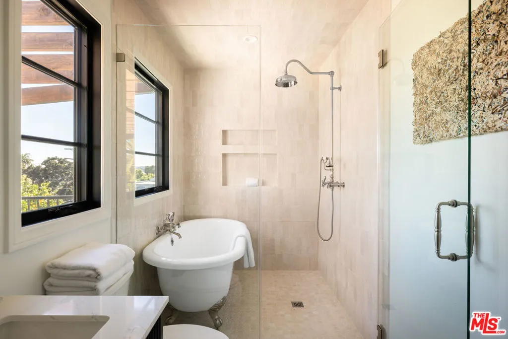 1284 S Orange Drive, Los Angeles, California 90019 home-pic-24